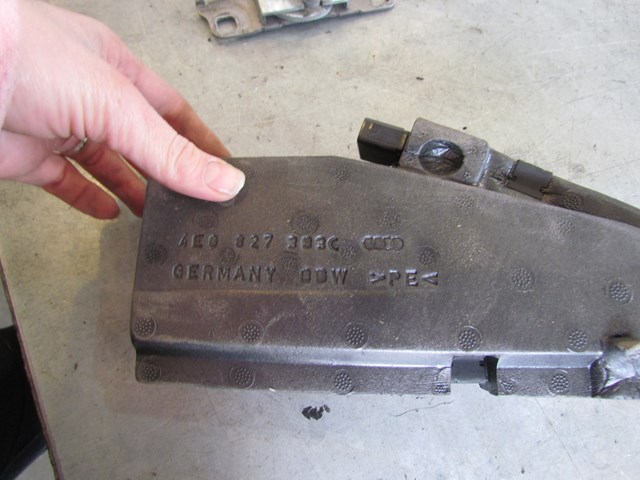 2004 Audi A8L Trunk Lock Actuator and Latch 4E0 827 383