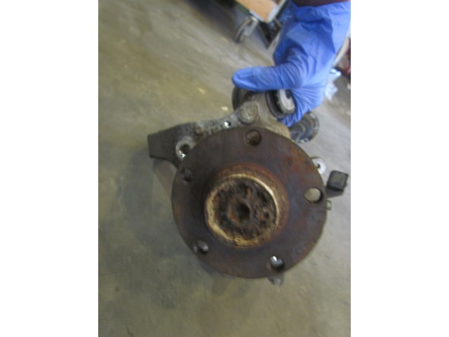 2004 Audi A8L D3 Rear LH Driver Axle & Spindle 4E0 501 203 C