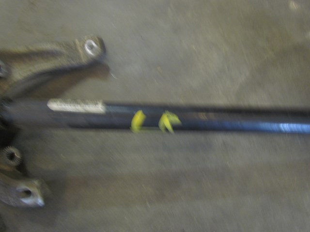 2004 Audi A8L D3 Rear LH Driver Axle & Spindle 4E0 501 203 C