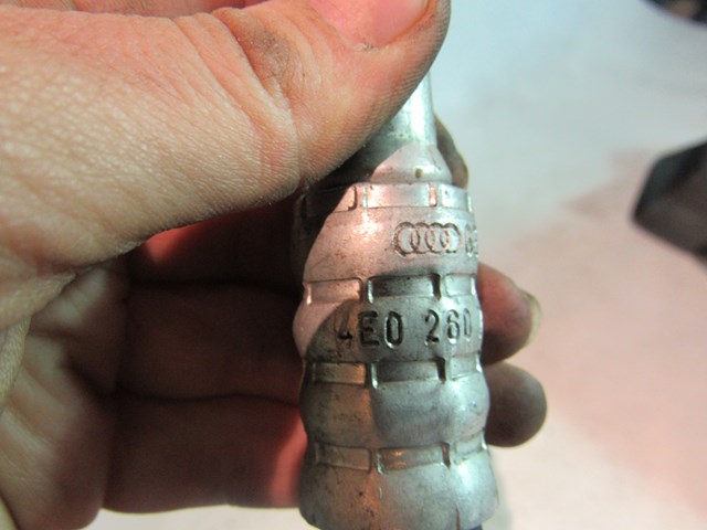 04-08 Audi A8L D3 AC Line Discharge Line 4E0260701N