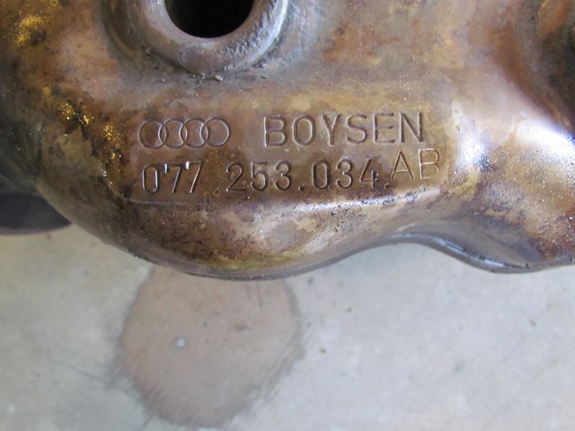 2004 Audi A8L D3 RH Exhaust Manifold 077 253 034 AB