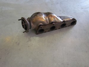 2004 Audi A8L D3 RH Exhaust Manifold 077 253 034 AB