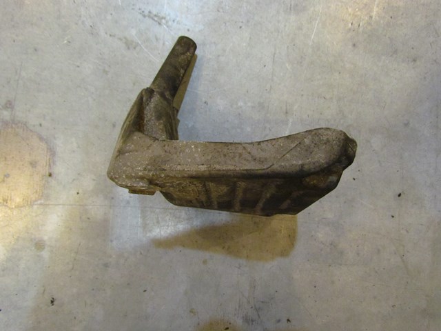 2004 Audi A8L D3 RH Engine Mount Bracket 4E0 199 308 