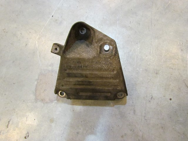 2004 Audi A8L D3 RH Engine Mount Bracket 4E0 199 308 
