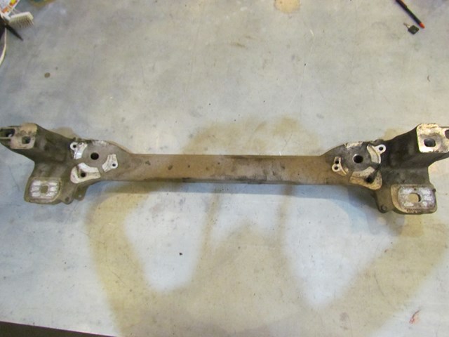 2004 Audi A8L D3 Front Engine Crossmember Support c