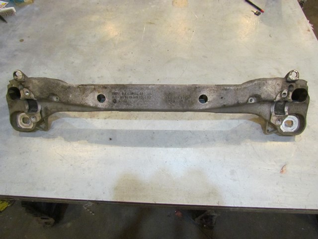2004 Audi A8L D3 Front Engine Crossmember Support c