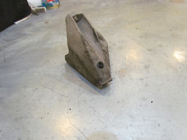 2004 Audi A8L D3 LH Engine Mount  4e0 199 307 AR