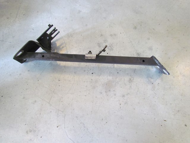 2004 Audi A8L D3 RH Frame to Fender Apron Support Bracket