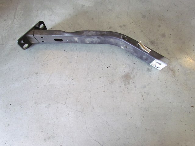 2004 Audi A8L D3 RH Apron Support Bracket Bottom