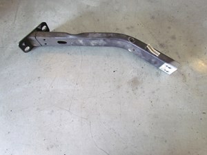 2004 Audi A8L D3 RH Apron Support Bracket Bottom