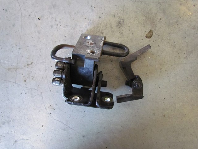 2004 Audi A8L RH Passenger Front Door Hinge Set