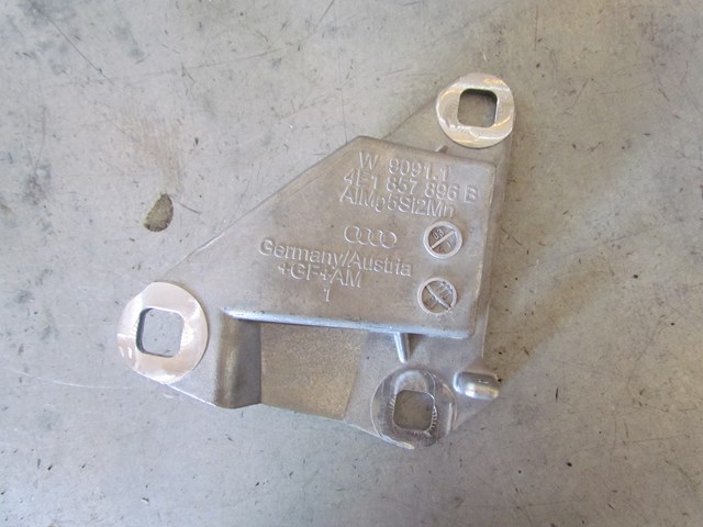 2004 Audi A8L RH Passenger Side Dash Reinforcement Mount