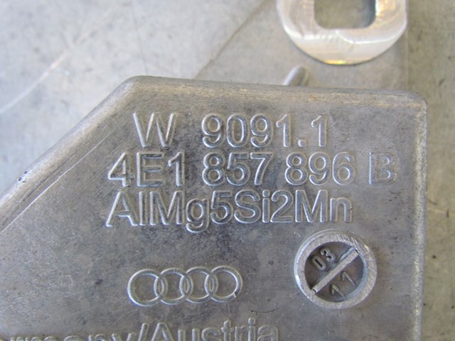 2004 Audi A8L RH Passenger Side Dash Reinforcement Mount