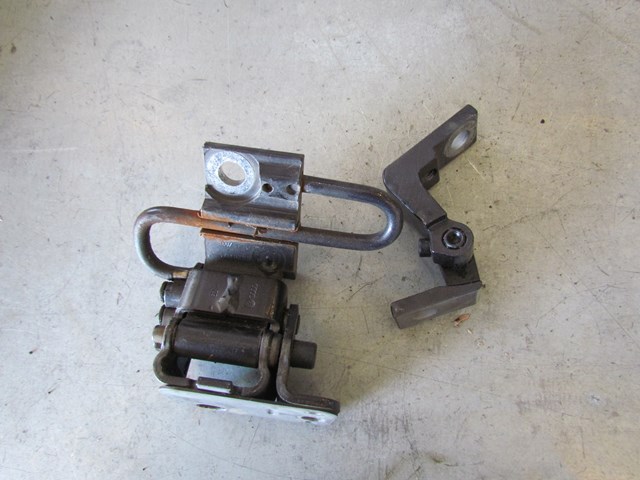 2004 Audi A8L LH Driver Front Door Hinge Set