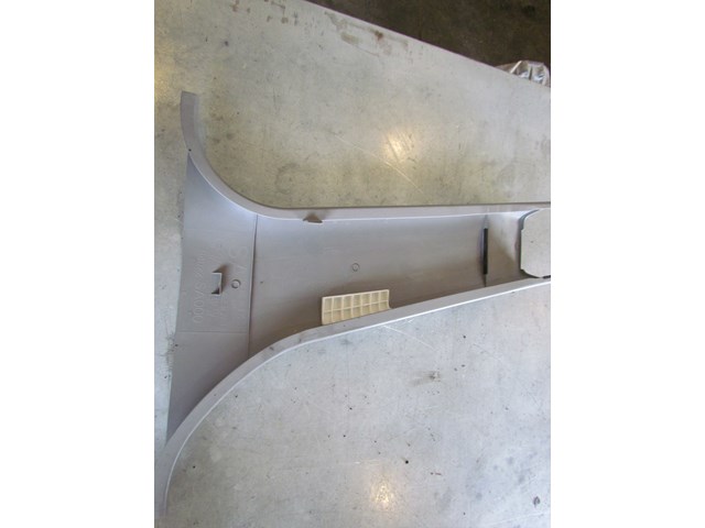 2007 Subaru Forester RH Lower B Pillar Trim c