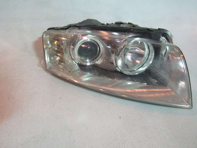 2004 Audi A8L RH Passenger Headlight - see description
