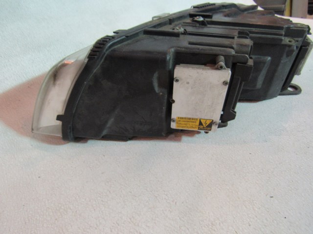 2004 Audi A8L RH Passenger Headlight - see description