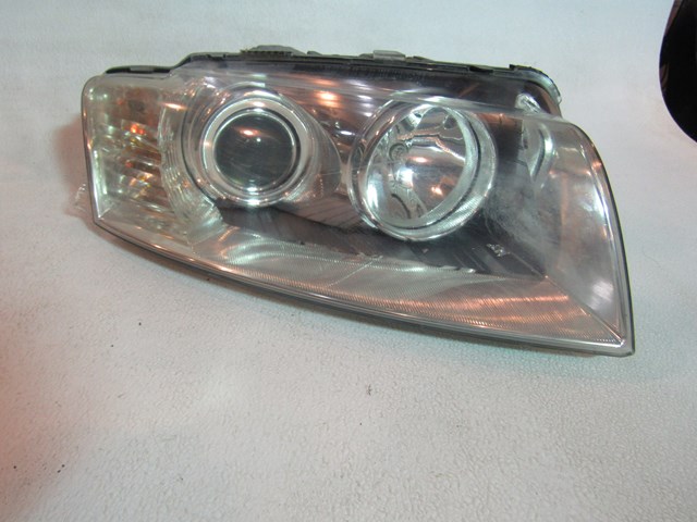 2004 Audi A8L RH Passenger Headlight - see description