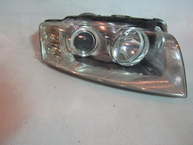 2004 Audi A8L RH Passenger Headlight - see description