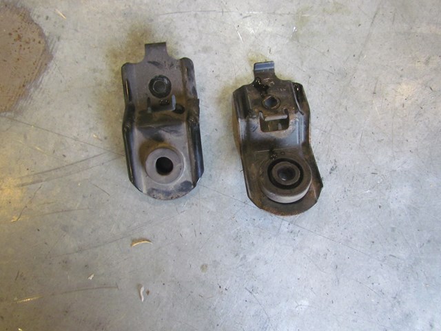 2007 Subaru Forester Radiator Top Mounts
