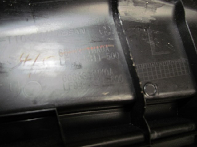 2011 Infiniti M37 RH LH Windshield Wiper Cowl OEM