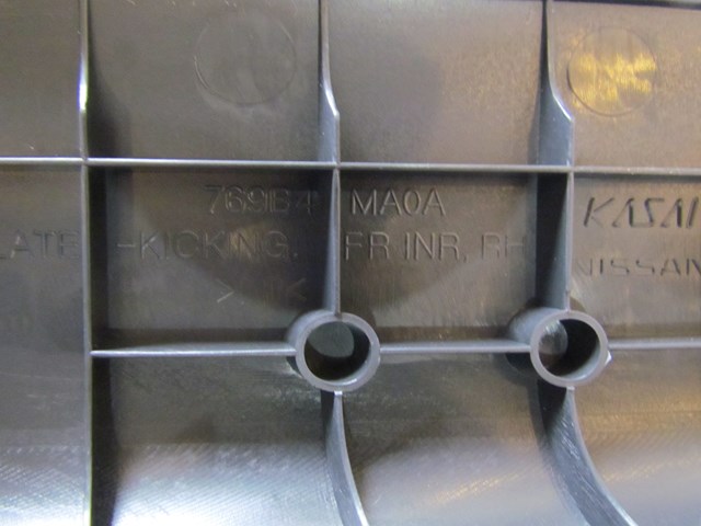 2011 Infiniti M37 Front RH Door Sill Kick Plate 769B4 1MA0A