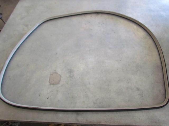 2011 Infiniti M37 Front RH Passenger Door Seal