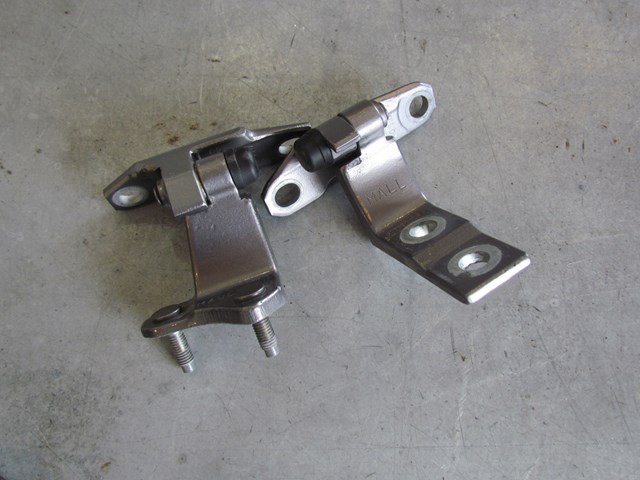 2011 Infiniti M37 LH Driver Rear Door HInge Set