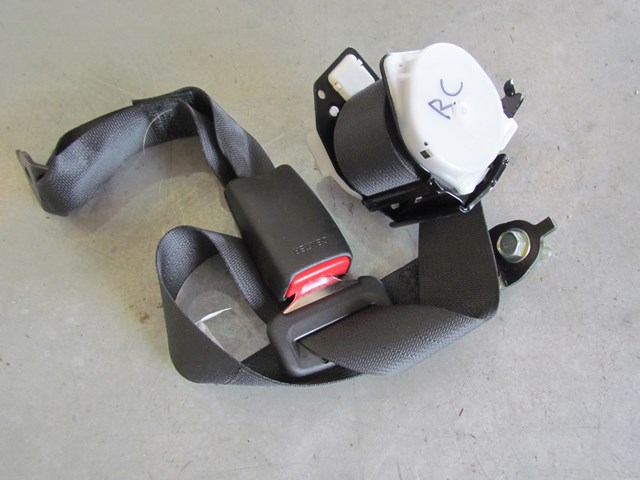 2011 Infiniti M37 Rear Center Seat Belt & Buckle