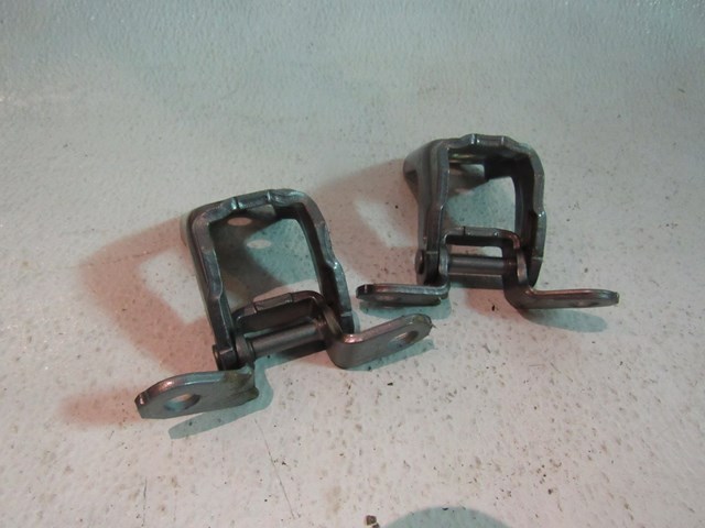 2011 Infiniti M37 Front RH Passenger Door Hinge Set