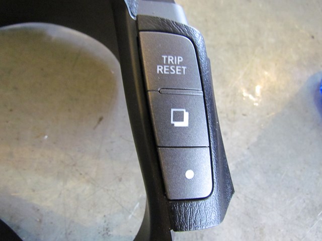 2011 Infiniti M37 M37x Speedometer Cluster Bezel 