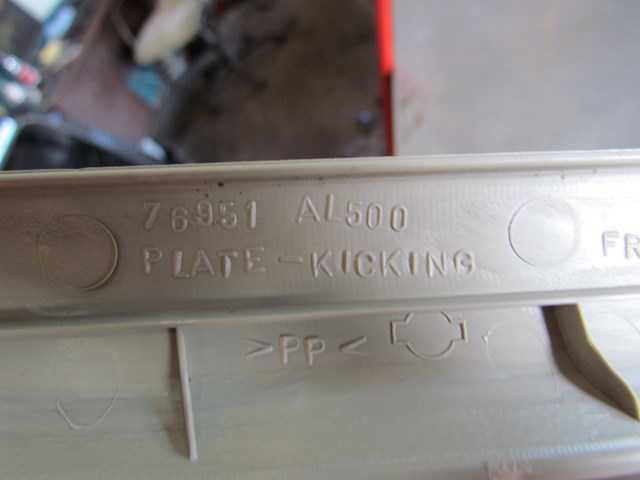 2005 Infiniti RH Front Door Sill Kick Plate 76951 AL500