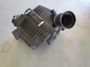 2007 BMW M6 Convertible RH Passenger Air Intake Cleaner Box