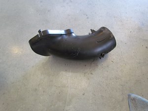 2007 BMW M6 Convertible RH Air Intake Tube Portion 1371 7834743-01