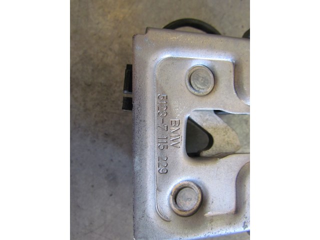 2007 BMW M6 Convertible Hood Release Catch 51237115229