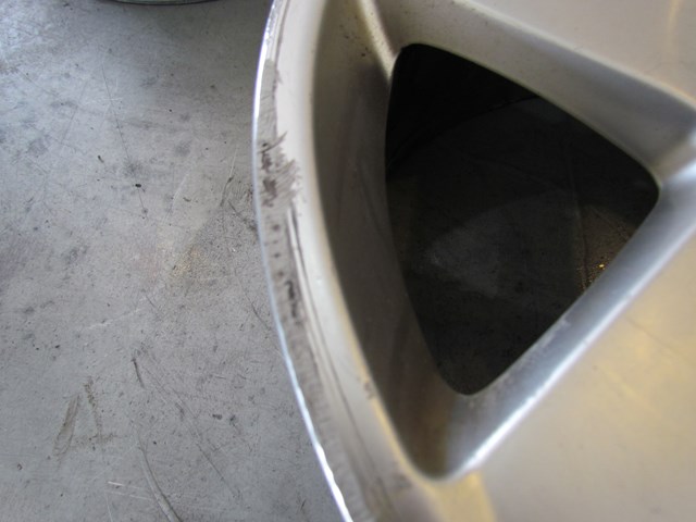 2004 Audi A8 A8L 18 Wheel 18x8.5 Curb Rash