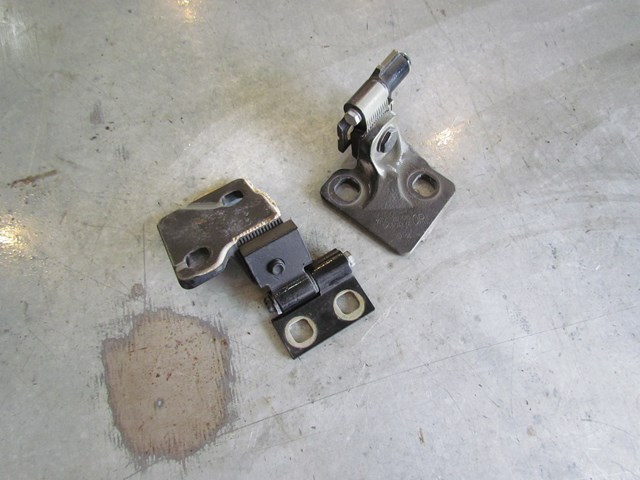 2007 BMW M6 Convertible RH Passenger Door HInge Set