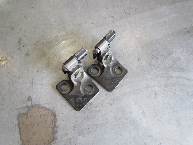2007 BMW M6 Convertible RH Passenger Door HInge Set