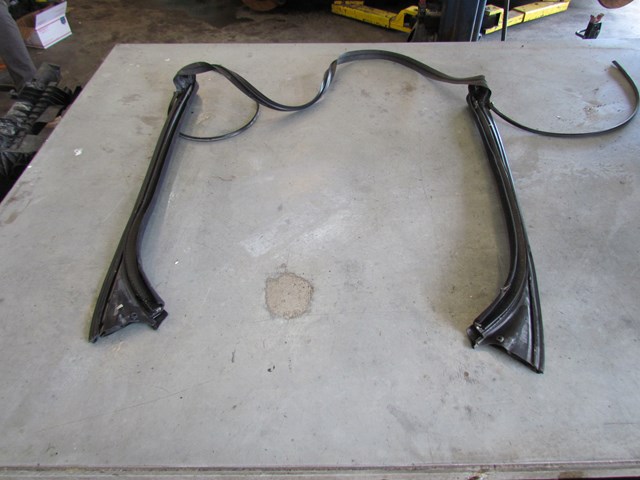 2007 BMW M6 Convertible Windshield Front Door Body Seal Gasket