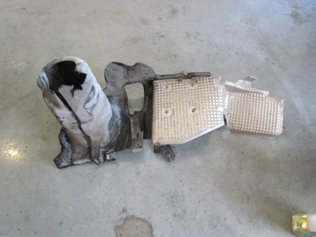 2007 BMW M6 Convertible LH Steering Gear Cover 51717906521  TORN