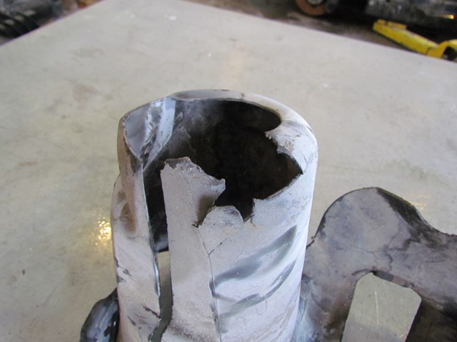 2007 BMW M6 Convertible LH Steering Gear Cover 51717906521  TORN