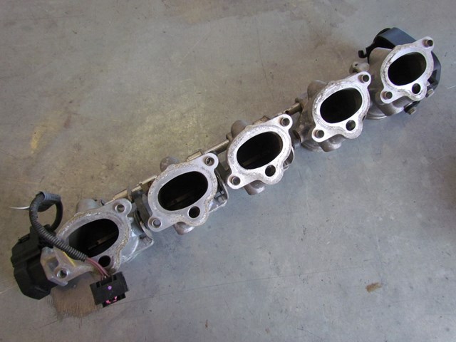 2007 BMW M6 M5 LH Drivers Throttle Bodys Body Set Bank