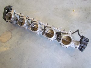 2007 BMW M6 M5 LH Drivers Throttle Bodys Body Set Bank