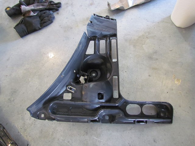 2007 BMW M6 Convertible Rear RH Bumper Mount Bracket 51127898294