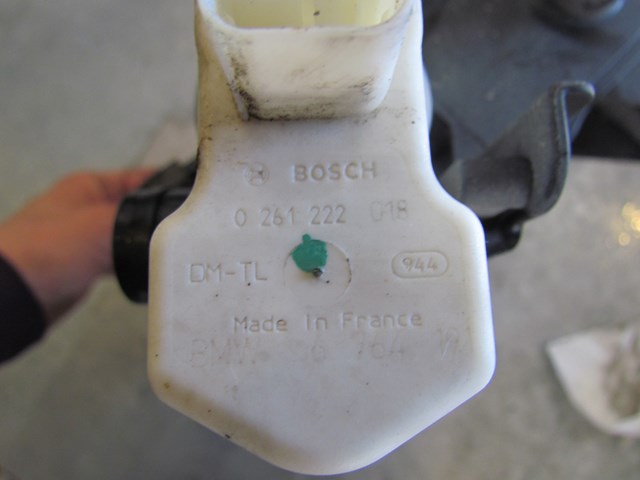 2007 BMW M6 Convertible Fuel Vapor Canister 7162350