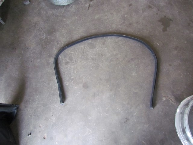 2007 BMW M6 Convertible LH Driver Door Seal