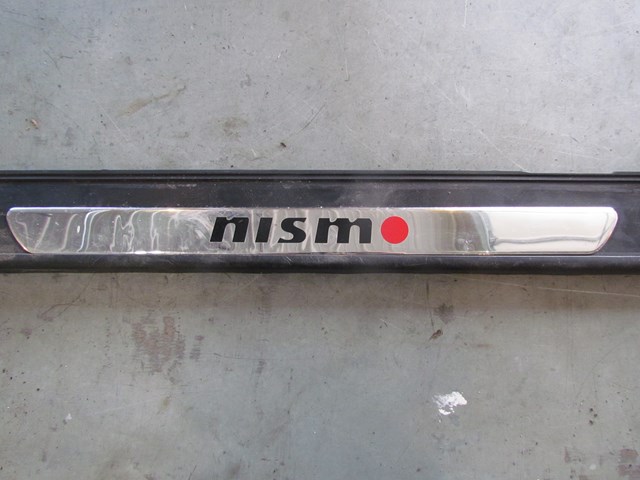 2004 Nissan 350Z LH Driver Door Sill Kick Plate. See Discription