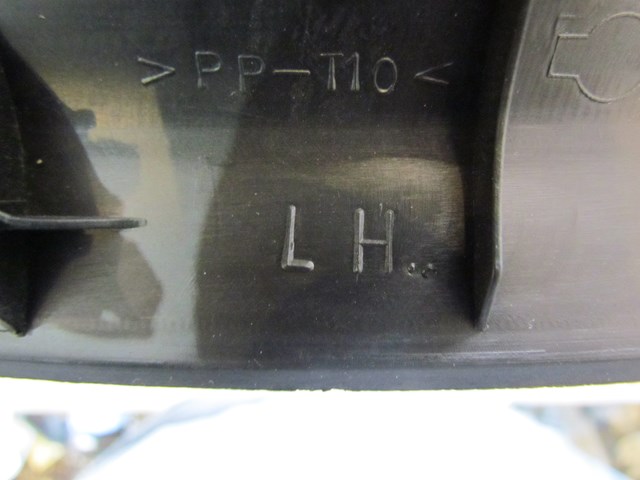 2004 Nissan 350Z LH Driver Hatch Area Finisher 64941 CD000