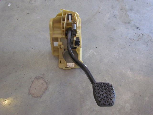 2007 BMW M6 Convertible Brake Pedal Assembly 2282325-03