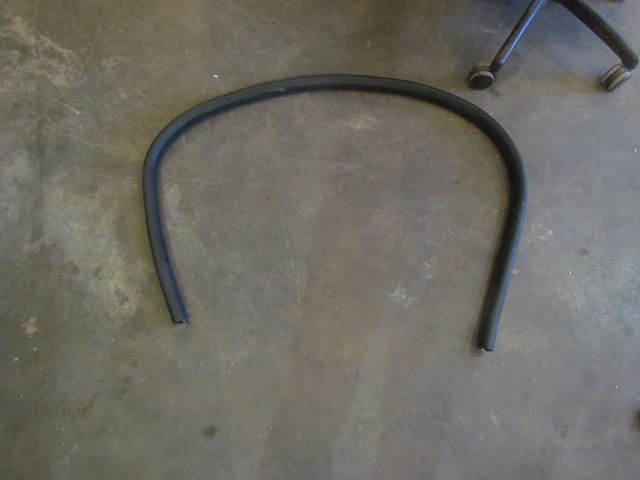 2007  BMW M6 Convertible RH Passenger Door Seal